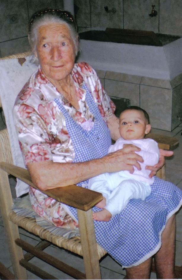 127-10-luiza com bisneta elioise (filha do luciano)