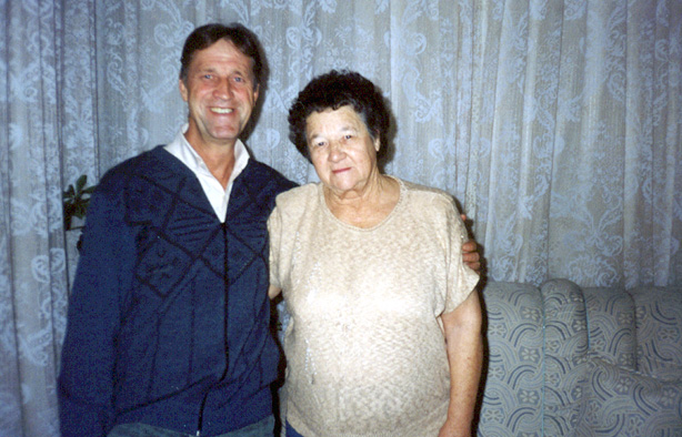 12B-14-elvira com seu afilhado Acelino em 2005